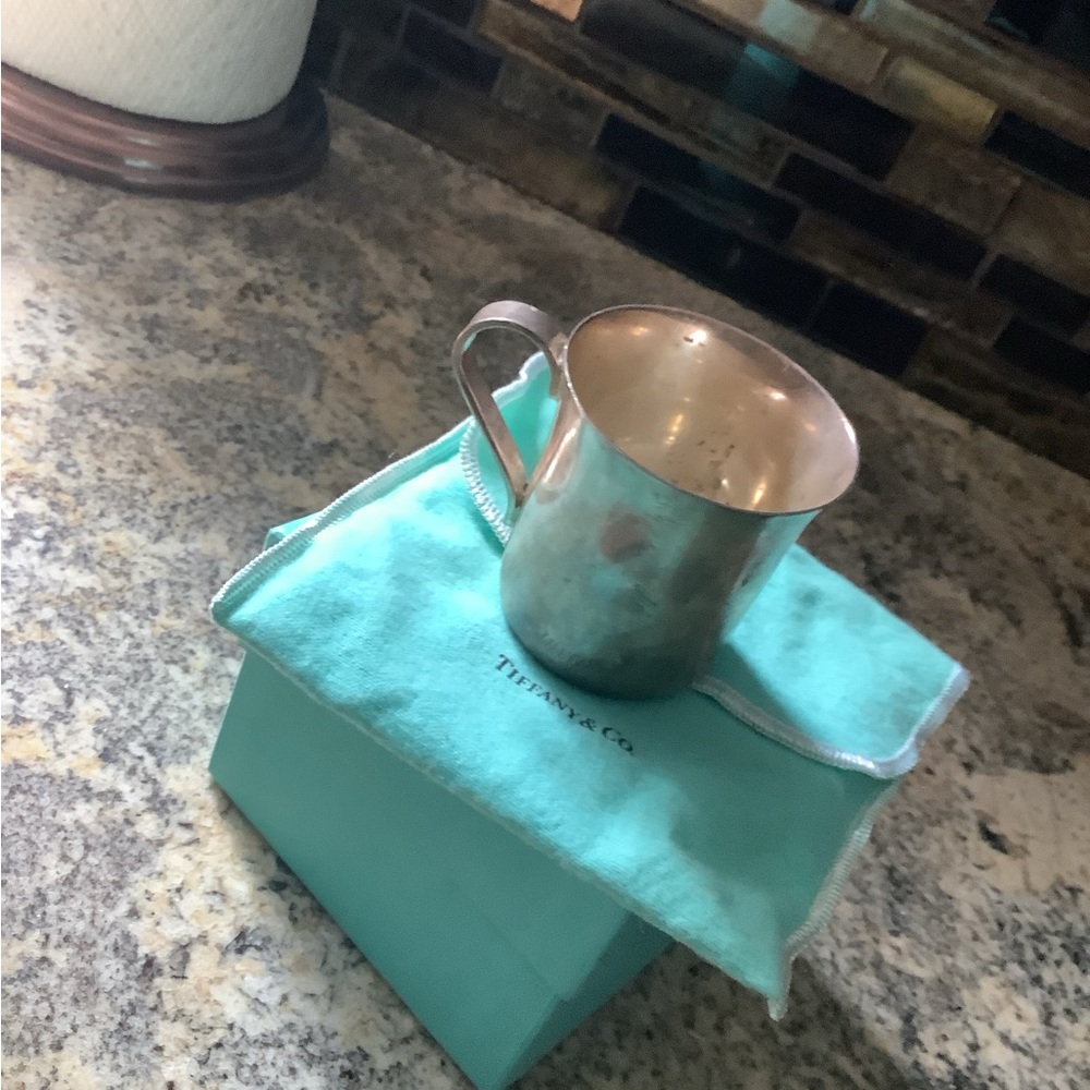 Authentic TIFFANY & Co. Stirling silver baby cup with handle - Picture 13 of 16